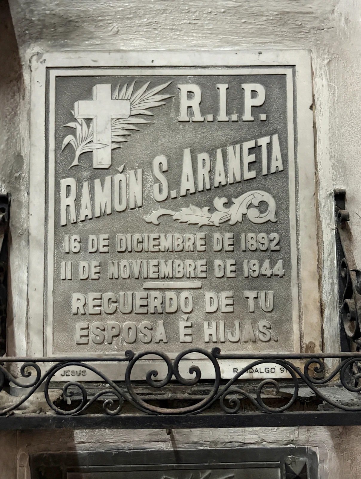 The marker on Ramon Araneta’s niche at San Sebastián