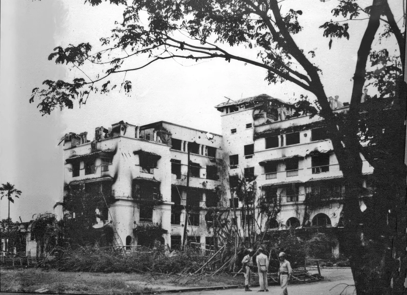 The Manila Hotel in ruins after the Battle of Manila, 1945
